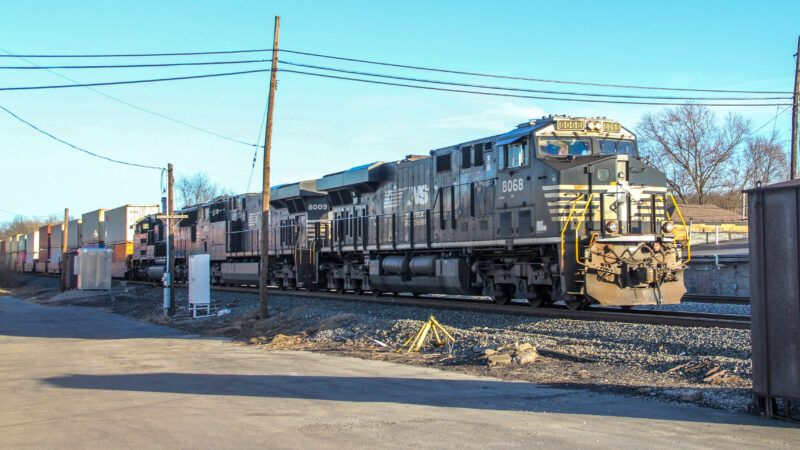 Senate committee approves rail safety bill